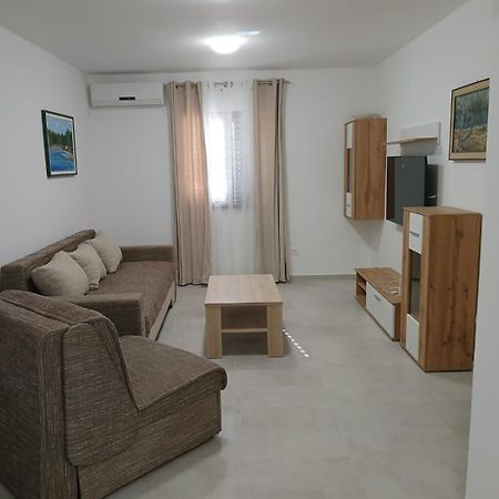 Apartments Njivice Bajcic Eksteriør billede